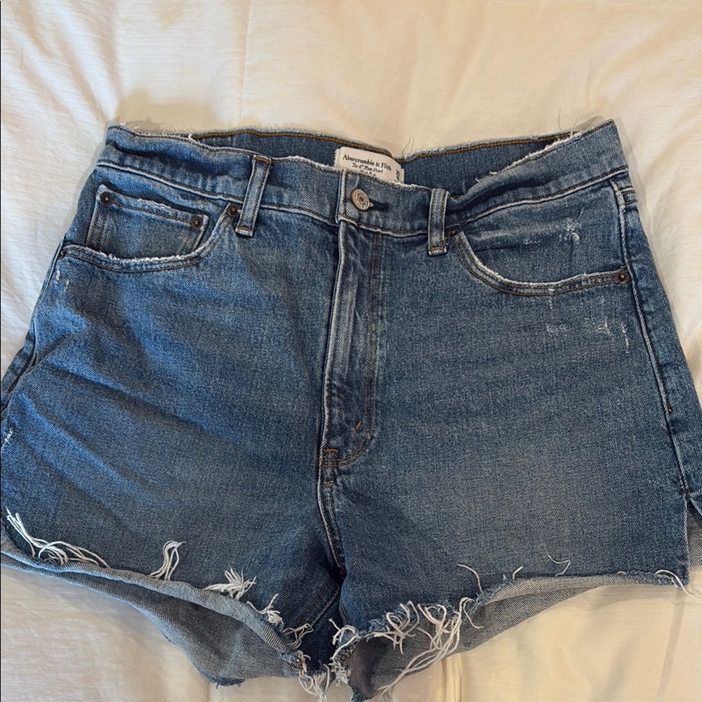 Abercrombie & Fitch 4” mom short high rise
